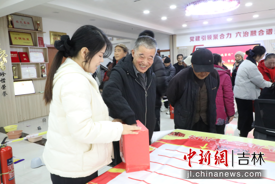 ���񅢼ӻ��(d��ng)�F(xi��n)���� ��ʯ��ί������/���D