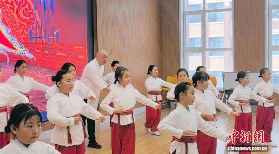 �����݆Tʷ����(qu��n)���ڽoС�W(xu��)�������n����ʯ���� �z