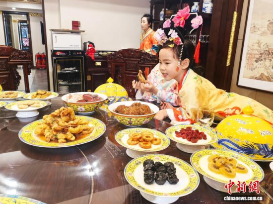 2��5��������ʡ�����У������M����Сʳ��Ʒ�L���M��˴��롱����������ӛ�� ʯ���� �z